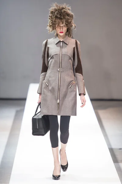 Look 10